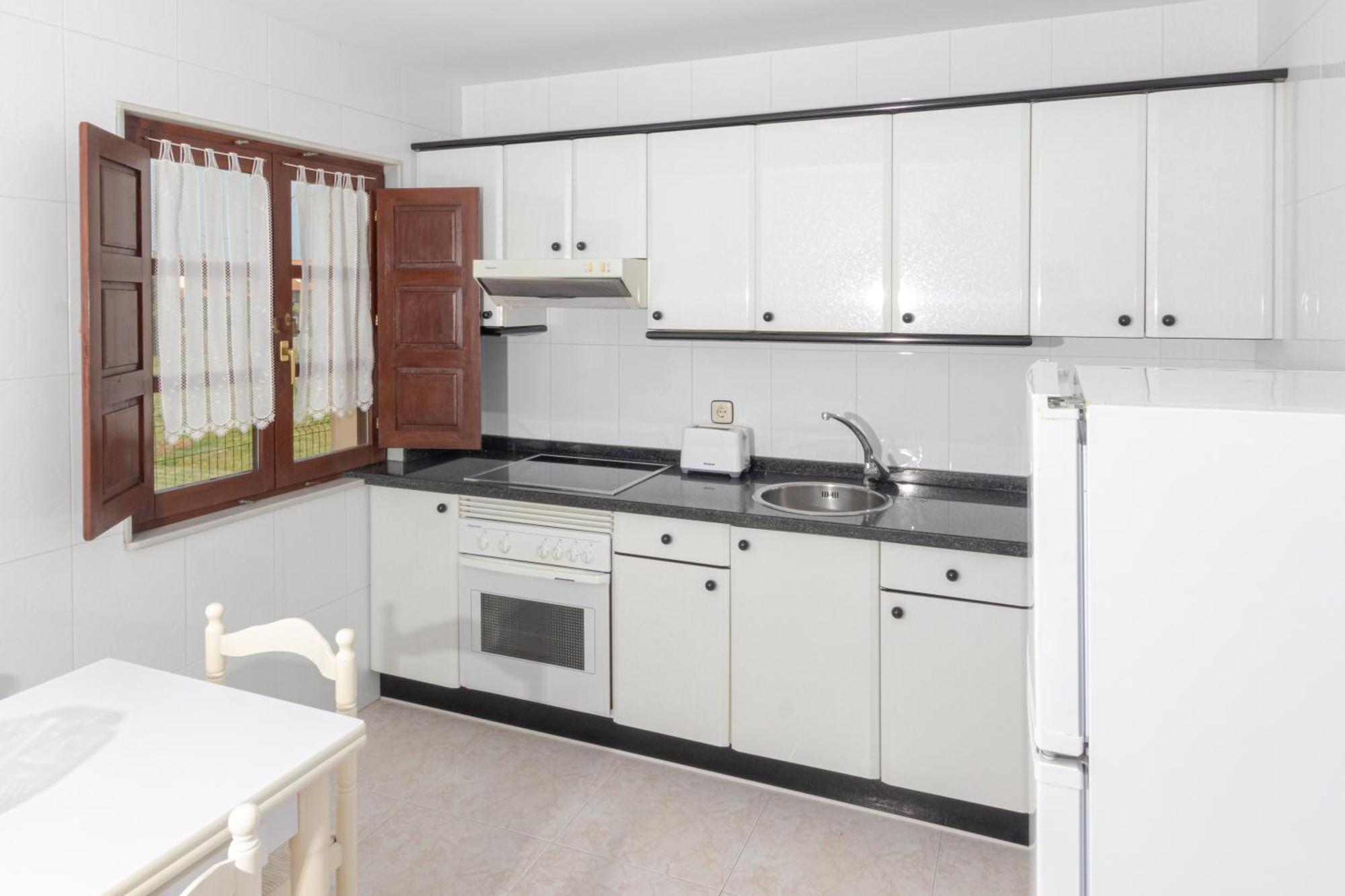 Apartamentos El Acebo Naves  Bilik gambar