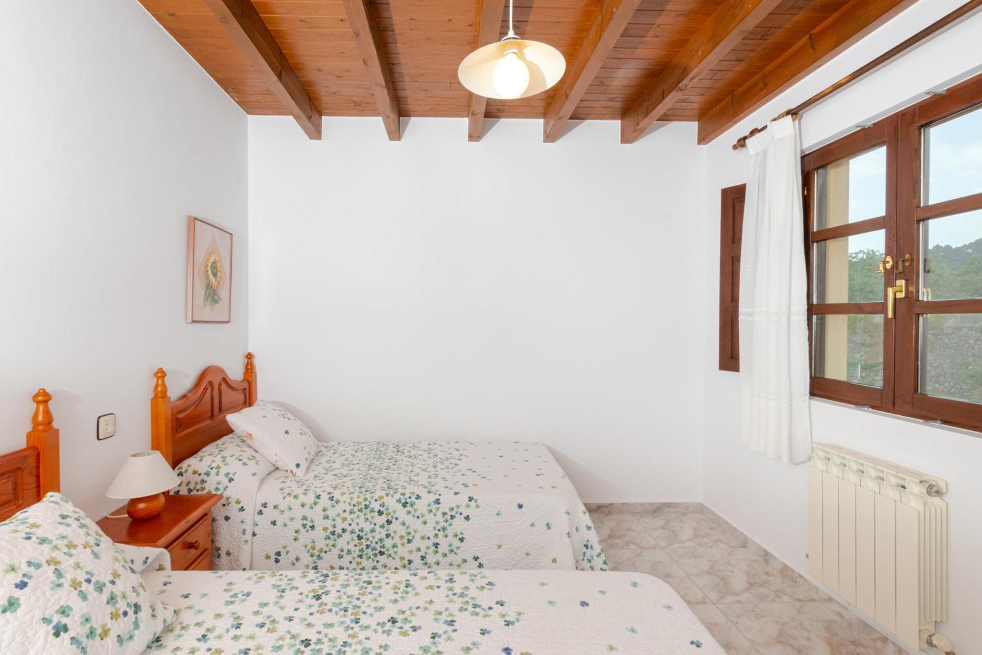 Apartamentos El Acebo Naves  Bilik gambar