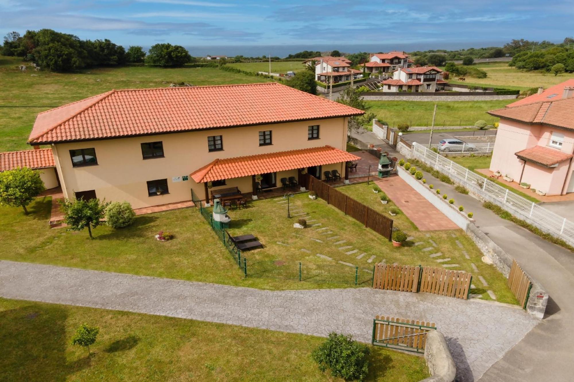 Apartamentos El Acebo Naves  Luaran gambar