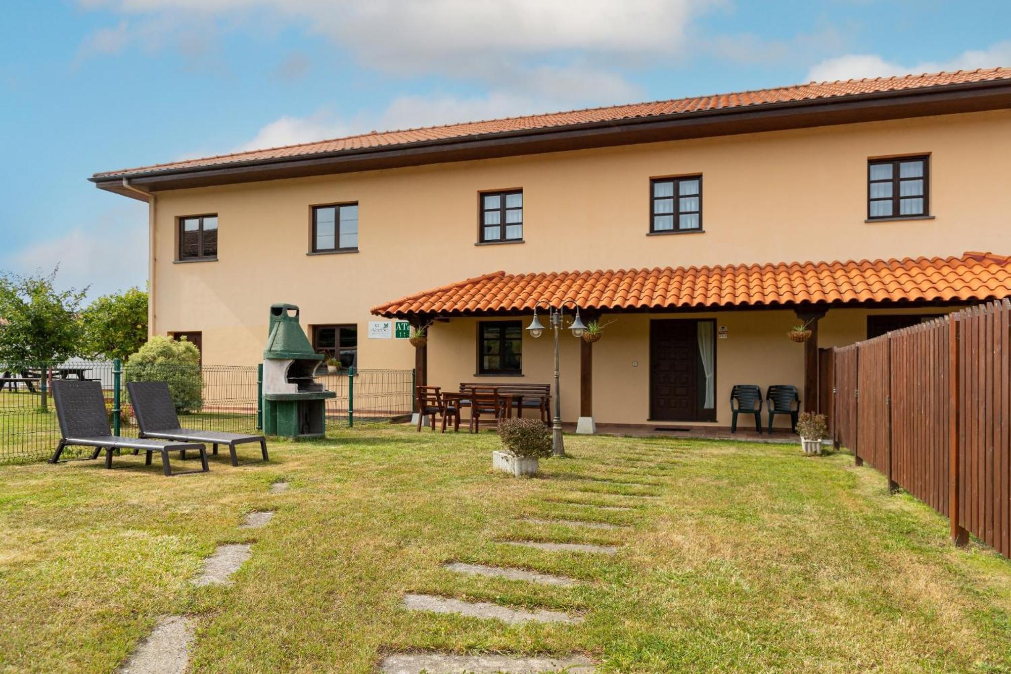 Apartamentos El Acebo Naves  Bilik gambar